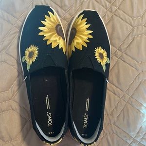 Tom’s Sunflower Slip-ons US Size 9.5 Like New!
